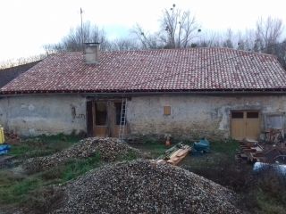 Isolation par l’extérieur (sarking)de la toiture (360 m2) d'une maison traditionnelle.